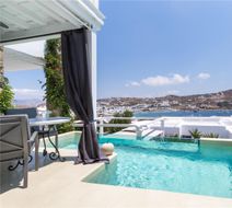 Kivotos ClubHotel Room