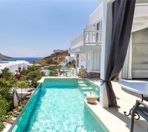Kivotos ClubHotel Room