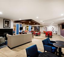 Country Inn & Suites by Radisson Lobby