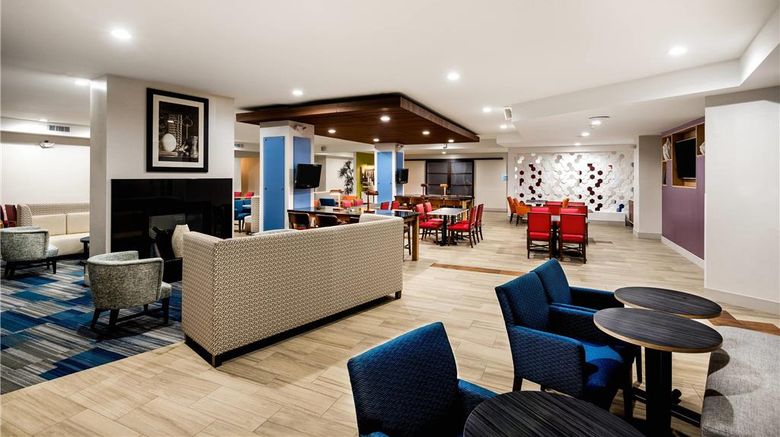 <b>Country Inn & Suites by Radisson Lobby</b>. Images powered by <a href="https://iceportal.shijigroup.com/" title="IcePortal" target="_blank">IcePortal</a>.