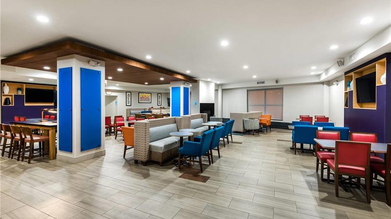 <b>Country Inn & Suites by Radisson Restaurant</b>. Images powered by <a href="https://iceportal.shijigroup.com/" title="IcePortal" target="_blank">IcePortal</a>.