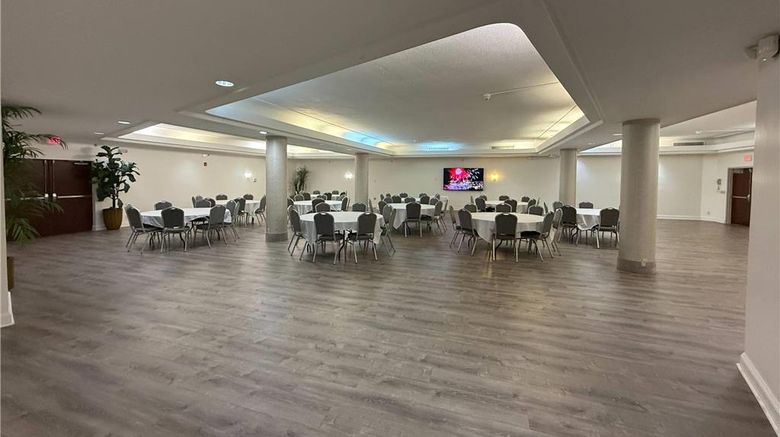<b>Country Inn & Suites by Radisson Meeting</b>. Images powered by <a href="https://iceportal.shijigroup.com/" title="IcePortal" target="_blank">IcePortal</a>.