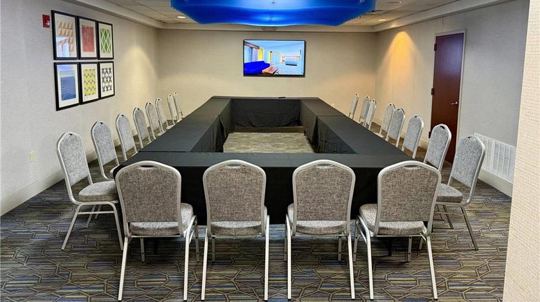 <b>Country Inn & Suites by Radisson Meeting</b>. Images powered by <a href="https://iceportal.shijigroup.com/" title="IcePortal" target="_blank">IcePortal</a>.