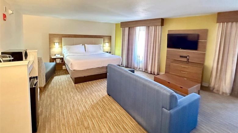 <b>Country Inn & Suites by Radisson Suite</b>. Images powered by <a href="https://iceportal.shijigroup.com/" title="IcePortal" target="_blank">IcePortal</a>.