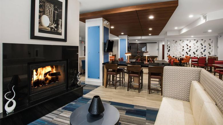 <b>Country Inn & Suites by Radisson Lobby</b>. Images powered by <a href="https://iceportal.shijigroup.com/" title="IcePortal" target="_blank">IcePortal</a>.
