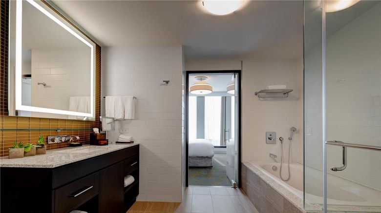 <b>Hotel X Toronto Room</b>. Images powered by <a href="https://iceportal.shijigroup.com/" title="IcePortal" target="_blank">IcePortal</a>.