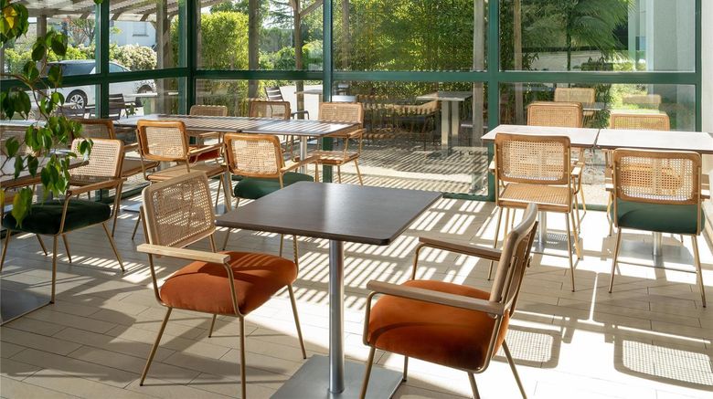 <b>Sure Hotel by Best Western Valence Nord Restaurant</b>. Images powered by <a href="https://iceportal.shijigroup.com/" title="IcePortal" target="_blank">IcePortal</a>.