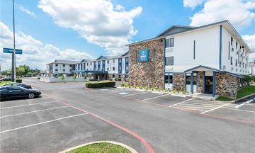 Clarion Pointe