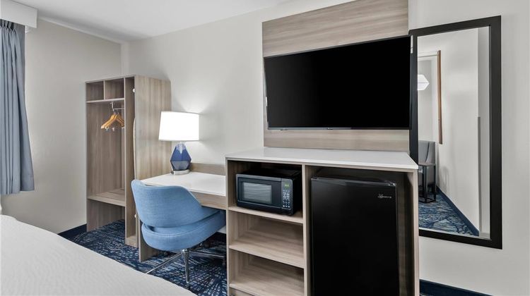 Clarion Pointe Shreveport West Room