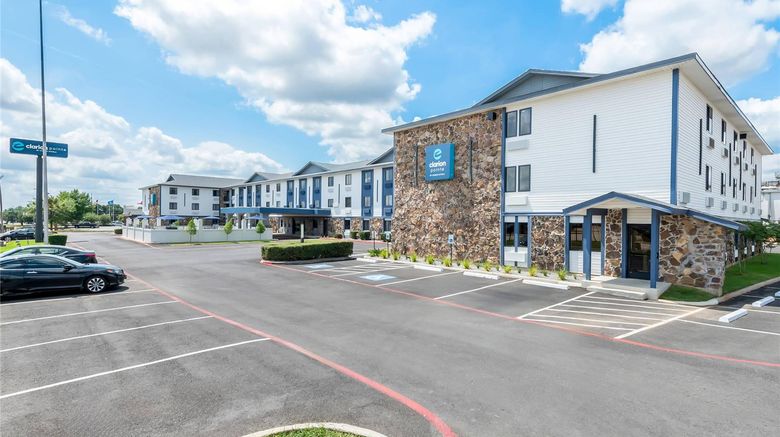 Clarion Pointe Shreveport West Exterior. Images powered by <a href="https://iceportal.shijigroup.com" target="_blank" rel="noopener">Ice Portal</a>.