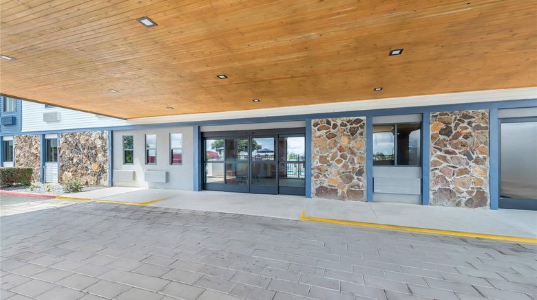 <b>Clarion Pointe Shreveport West Exterior</b>. Images powered by <a href="https://iceportal.shijigroup.com/" title="IcePortal" target="_blank">IcePortal</a>.