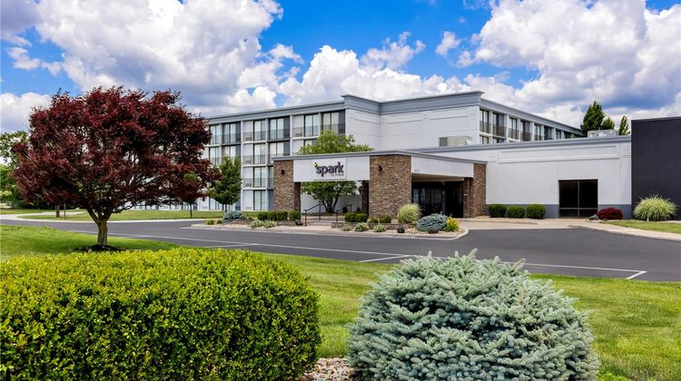 Spark by Hilton Akron Fairlawn Exterior