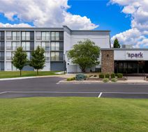 Spark by Hilton Akron Fairlawn Exterior
