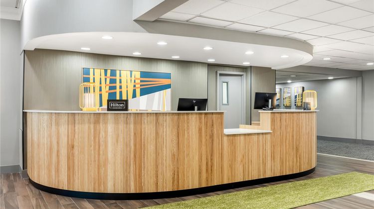Spark by Hilton Akron Fairlawn Lobby