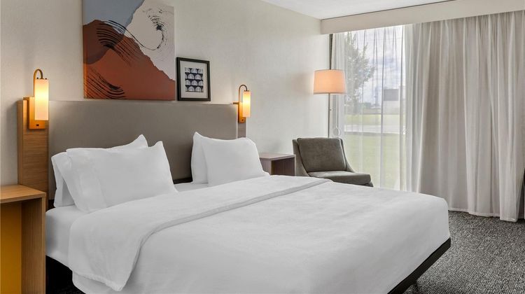 Spark by Hilton Akron Fairlawn Room