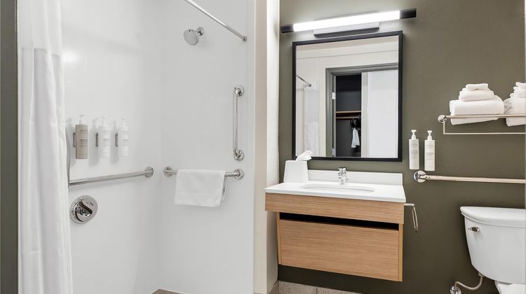 Spark by Hilton Akron Fairlawn Room
