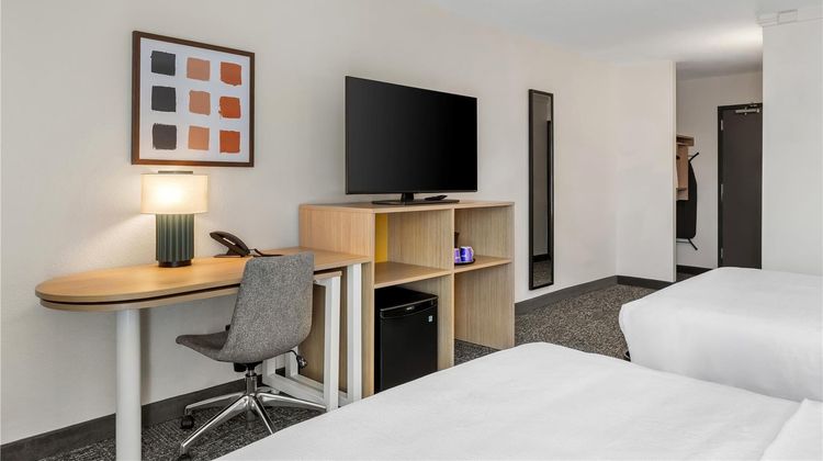 Spark by Hilton Akron Fairlawn Room