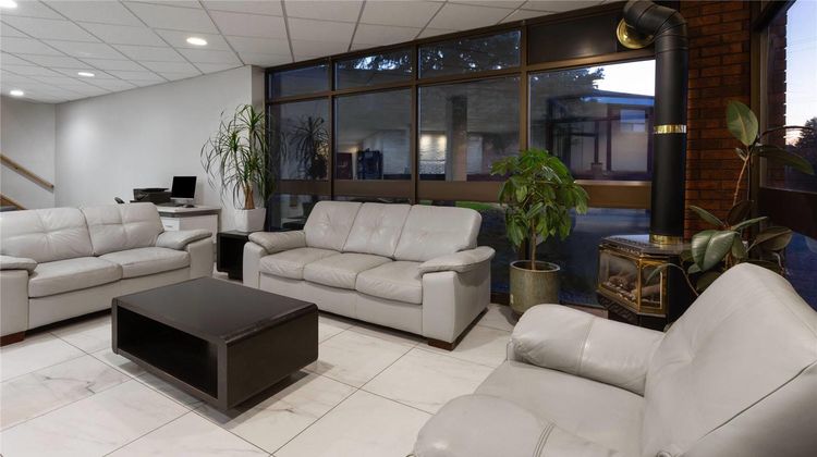 Ramada by Wyndham Arnprior Lobby