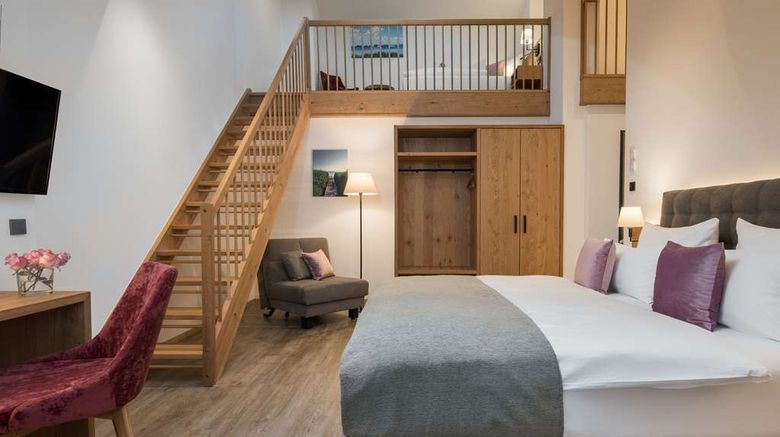 <b>Obermaier Hotel Room</b>. Images powered by <a href="https://iceportal.shijigroup.com/" title="IcePortal" target="_blank">IcePortal</a>.
