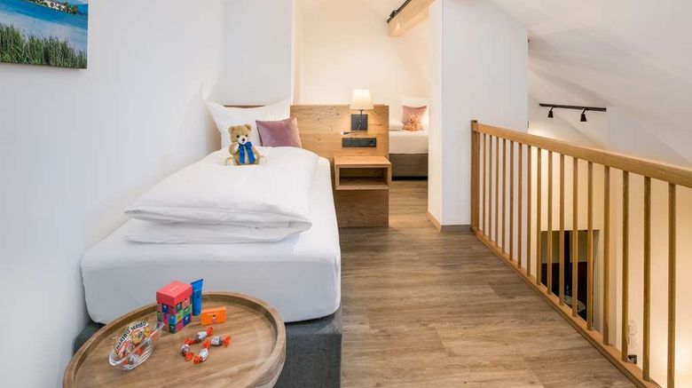 <b>Obermaier Hotel Room</b>. Images powered by <a href="https://iceportal.shijigroup.com/" title="IcePortal" target="_blank">IcePortal</a>.