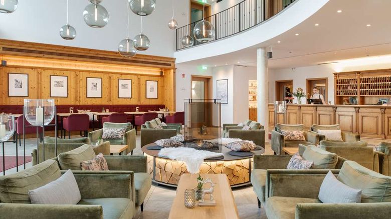 <b>Obermaier Hotel Lobby</b>. Images powered by <a href="https://iceportal.shijigroup.com/" title="IcePortal" target="_blank">IcePortal</a>.