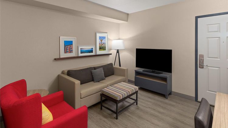 La Quinta Inn & Suites Knoxville West Suite