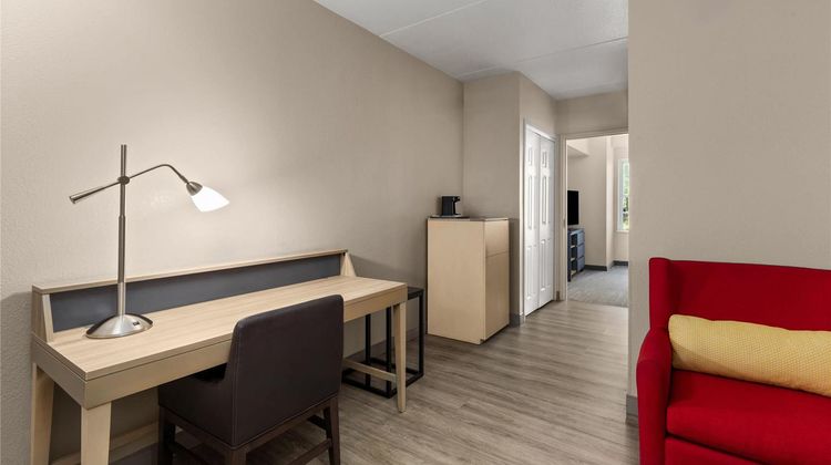 La Quinta Inn & Suites Knoxville West Suite