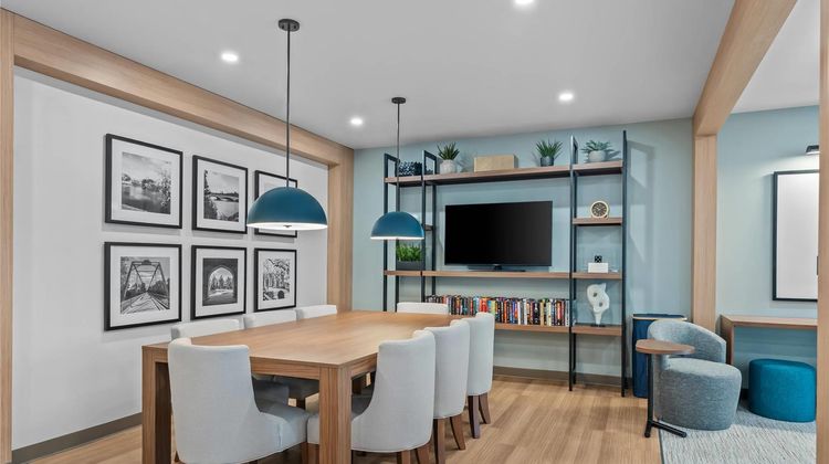 Everhome Suites Somerset Sout Lobby