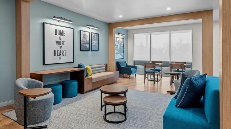 Everhome Suites Somerset Sout Lobby