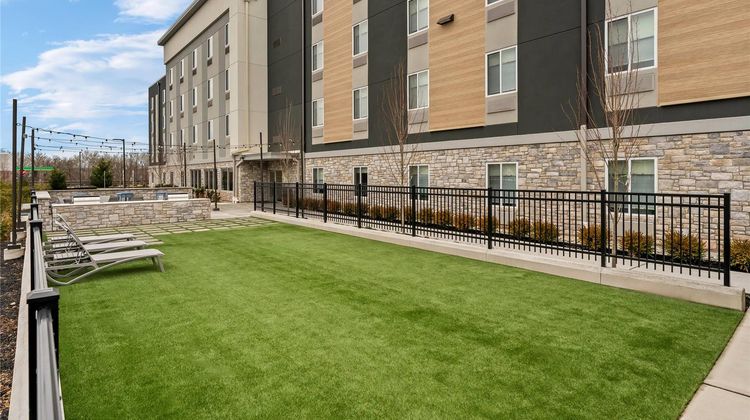 Everhome Suites Somerset Sout Pool