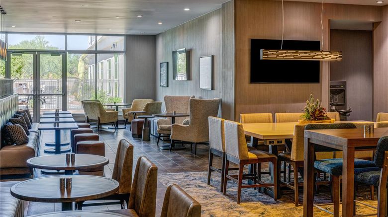 <b>Hilton Garden Inn North Phoenix Lobby</b>. Images powered by <a href="https://iceportal.shijigroup.com/" title="IcePortal" target="_blank">IcePortal</a>.