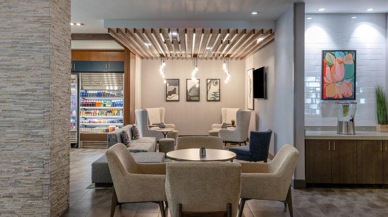 <b>Hilton Garden Inn North Phoenix Lobby</b>. Images powered by <a href="https://iceportal.shijigroup.com/" title="IcePortal" target="_blank">IcePortal</a>.