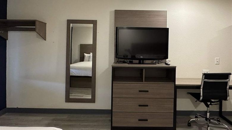 <b>Baymont by Wyndham Dickinson Room</b>. Images powered by <a href="https://iceportal.shijigroup.com/" title="IcePortal" target="_blank">IcePortal</a>.