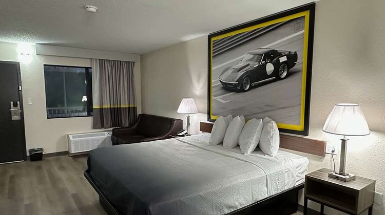 Super 8 by Wyndham Kannapolis Room