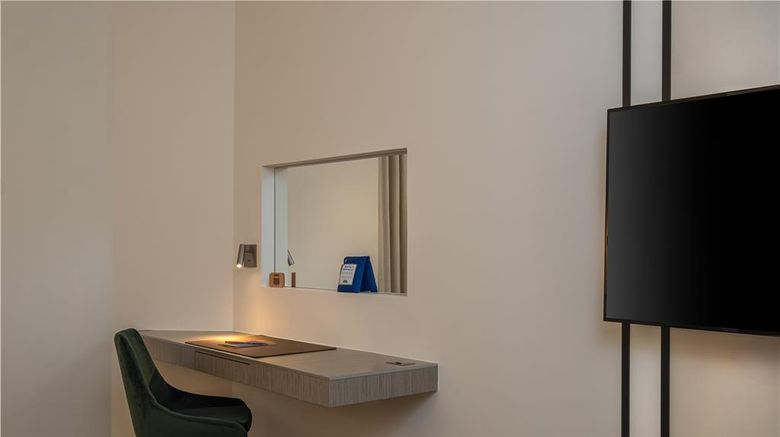 <b>FirstName Toulouse Room</b>. Images powered by <a href="https://iceportal.shijigroup.com/" title="IcePortal" target="_blank">IcePortal</a>.
