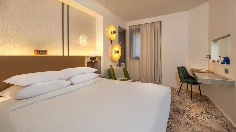 <b>FirstName Toulouse Room</b>. Images powered by <a href="https://iceportal.shijigroup.com/" title="IcePortal" target="_blank">IcePortal</a>.
