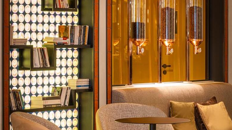 <b>FirstName Toulouse Lobby</b>. Images powered by <a href="https://iceportal.shijigroup.com/" title="IcePortal" target="_blank">IcePortal</a>.