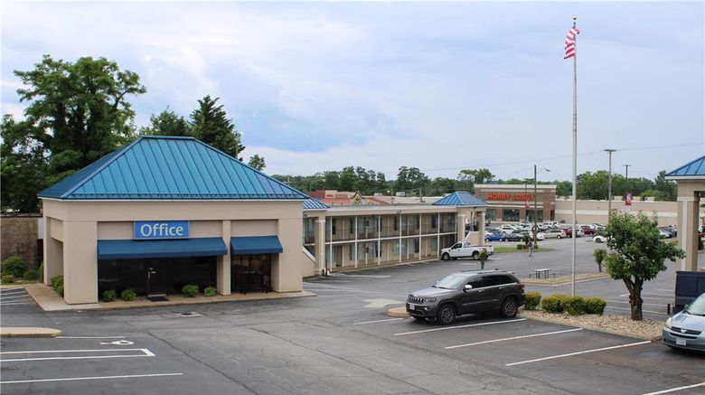 Hill City Inn Exterior. Images powered by <a href="https://iceportal.shijigroup.com" target="_blank" rel="noopener">Ice Portal</a>.