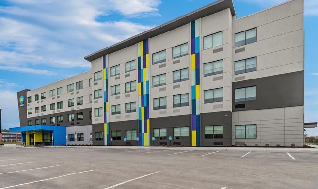 Tru by Hilton Oshawa Exterior
