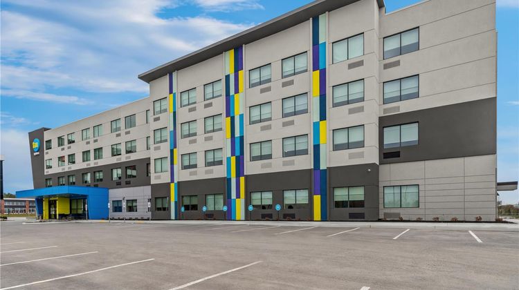 Tru by Hilton Oshawa Exterior