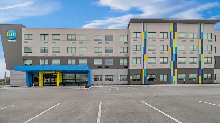 Tru by Hilton Oshawa Exterior