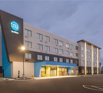 Tru by Hilton Oshawa Exterior