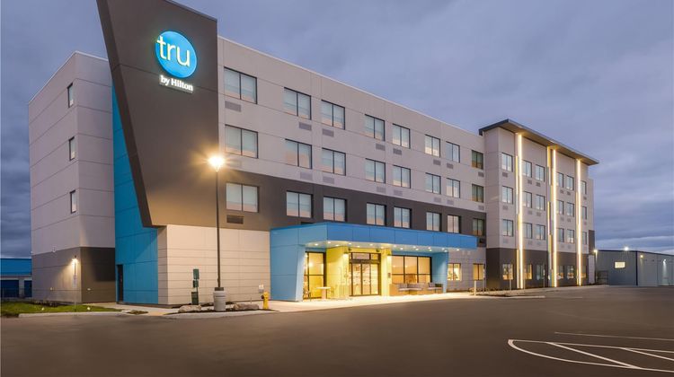 Tru by Hilton Oshawa Exterior