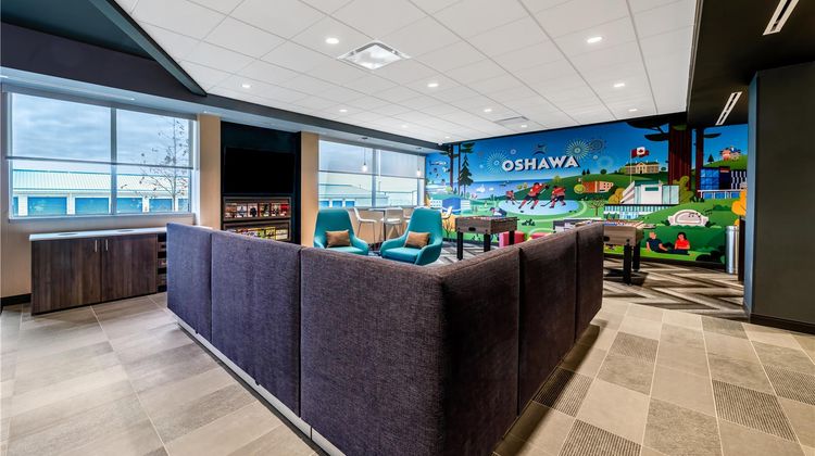 Tru by Hilton Oshawa Lobby