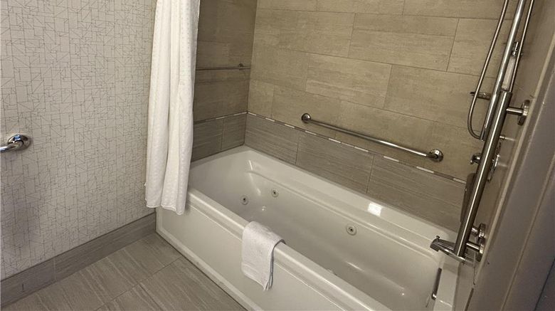 <b>Best Western Roslyn-Long Island Hotel Room</b>. Images powered by <a href="https://iceportal.shijigroup.com/" title="IcePortal" target="_blank">IcePortal</a>.