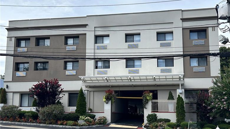 <b>Best Western Roslyn-Long Island Hotel Exterior</b>. Images powered by <a href="https://iceportal.shijigroup.com/" title="IcePortal" target="_blank">IcePortal</a>.