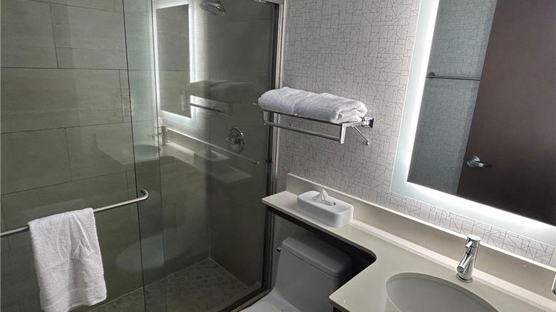 <b>Best Western Roslyn-Long Island Hotel Room</b>. Images powered by <a href="https://iceportal.shijigroup.com/" title="IcePortal" target="_blank">IcePortal</a>.