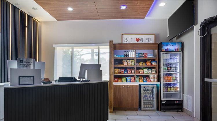 Best Western Roslyn-Long Island Hotel Lobby