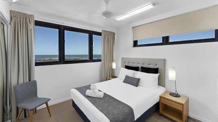 Direct Hotels - Pacific Sands Room