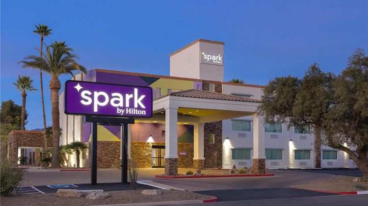 Spark by Hilton Tucson Reid Park Exterior